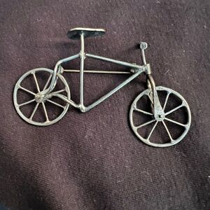 Vintage Sterling silver bicycle pin/brooch.